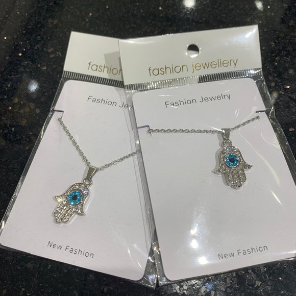 HAND NECKLACE - Picture 2 of 3